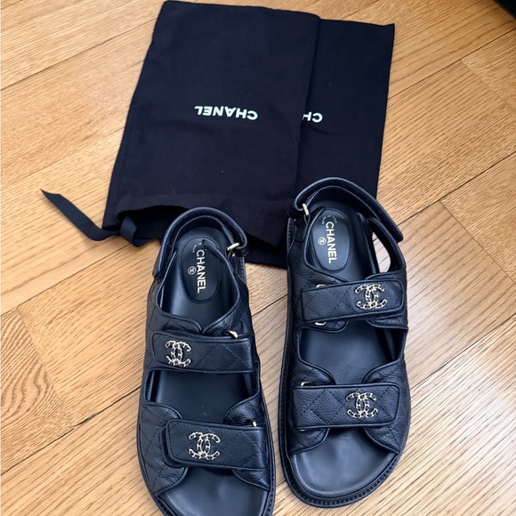 CHANEL Women CC Black dad quilted sandal  with Gold size 38 - Picture 2 of 5